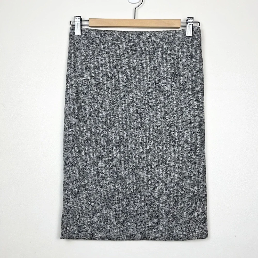 EXPRESS Ribbed Soft Stretchy Skirt - Picture 2 of 9